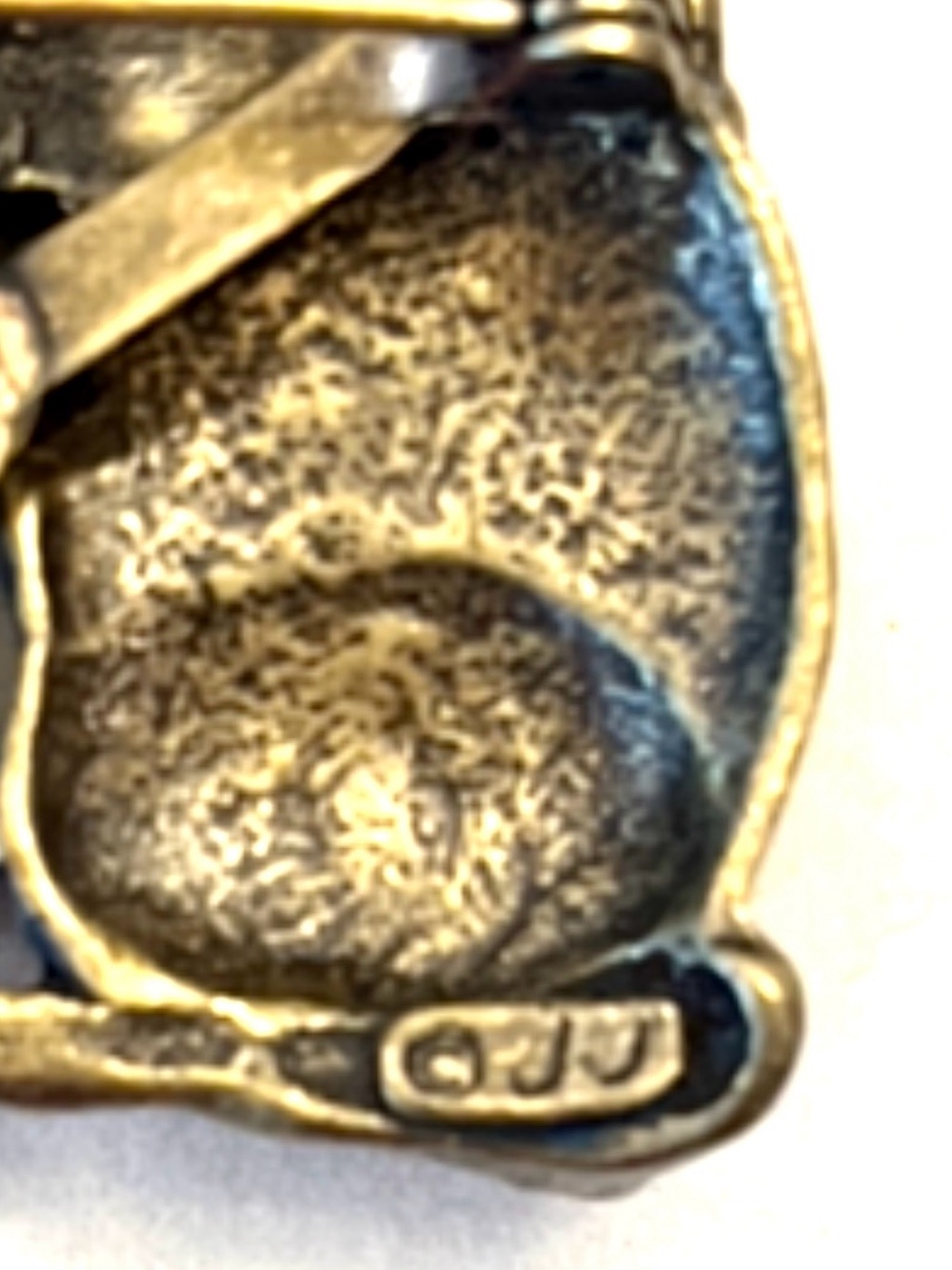 Gold-Tone JJ Jonette Signed Cat Duo Brooch wi/ Red Bow & Green Accents-Like New - Picture 4 of 6